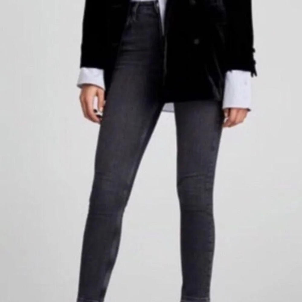 Zara black Skinny Jeans with High-Rise Waist with Raw Hem